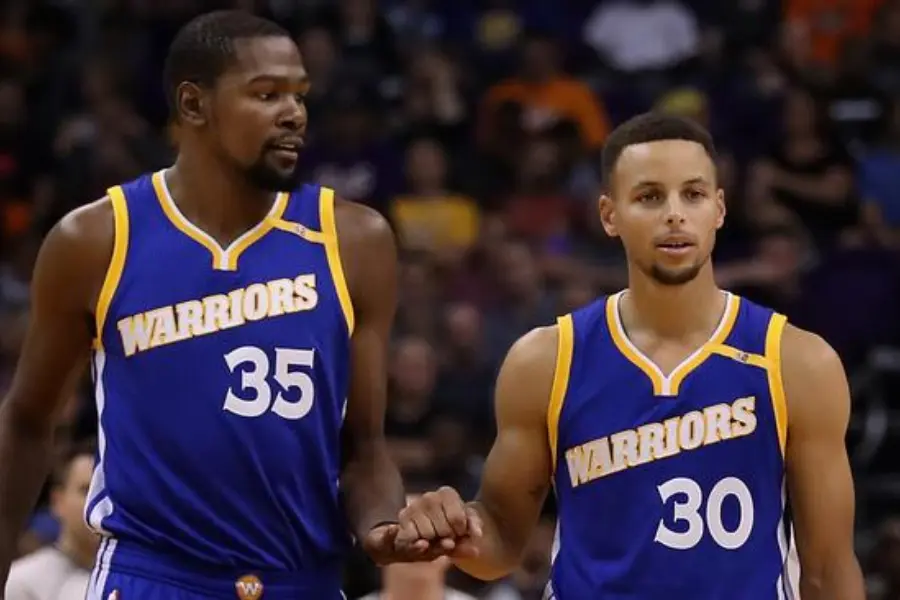 2016-17 Golden State Warriors – The Modern Superteam