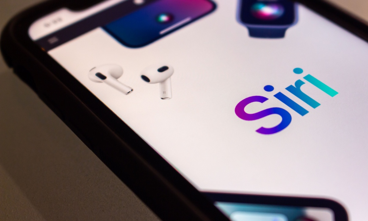 Apple AI Siri development showcasing a strategic approach to AI integration